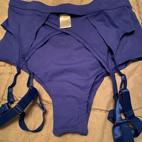 Available! Buckle ruched shorts - Picture 7 of 7